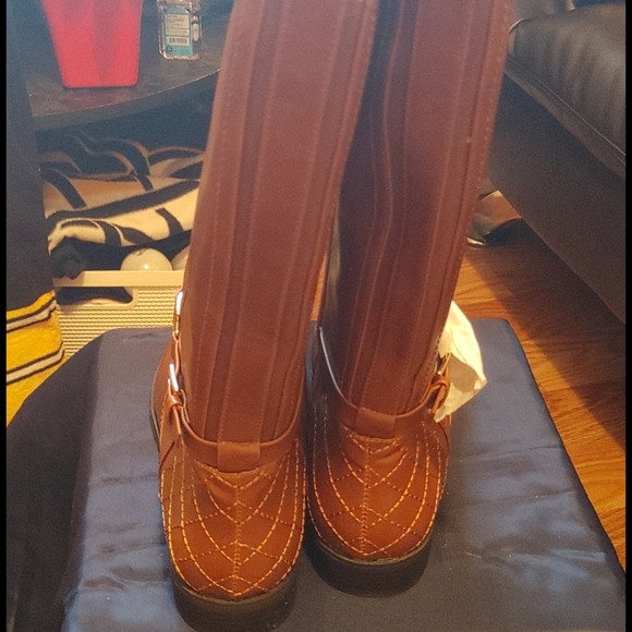 Boots - Picture 2 of 3
